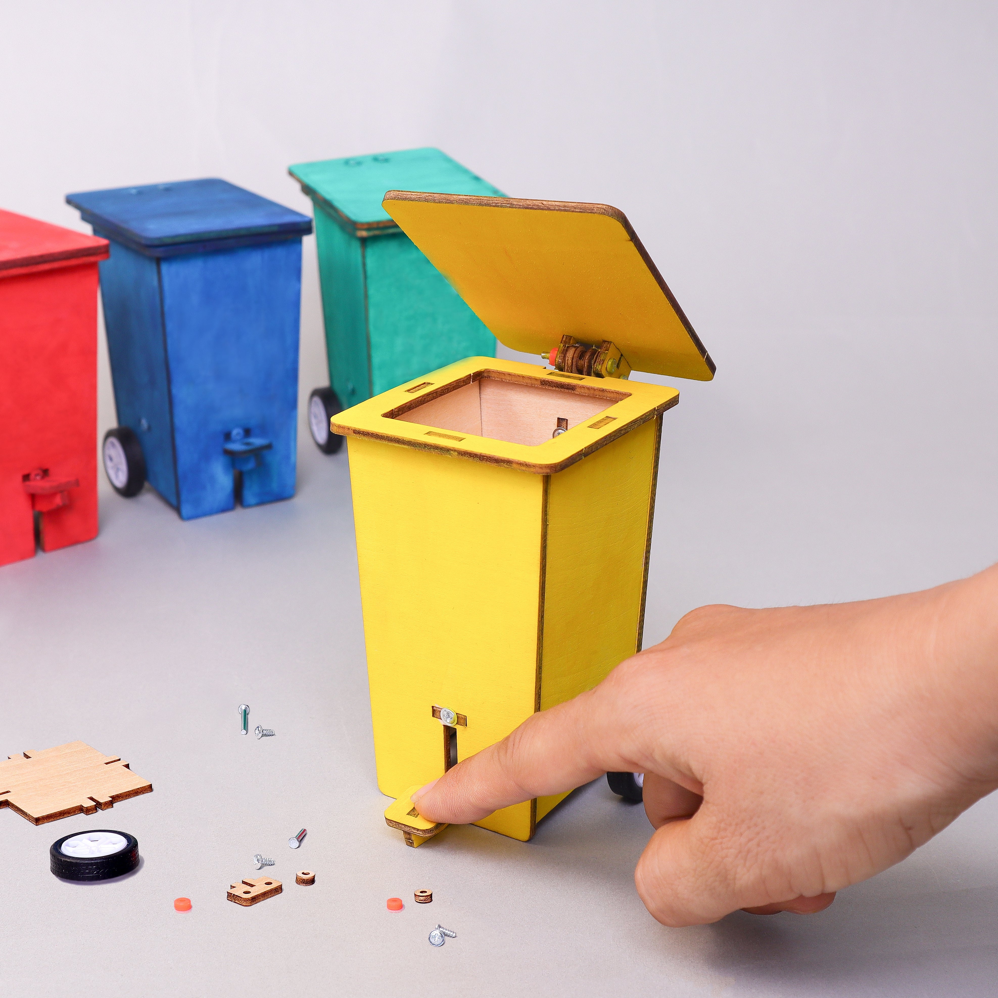 Build Paint Mini Trash Cans Set Desk